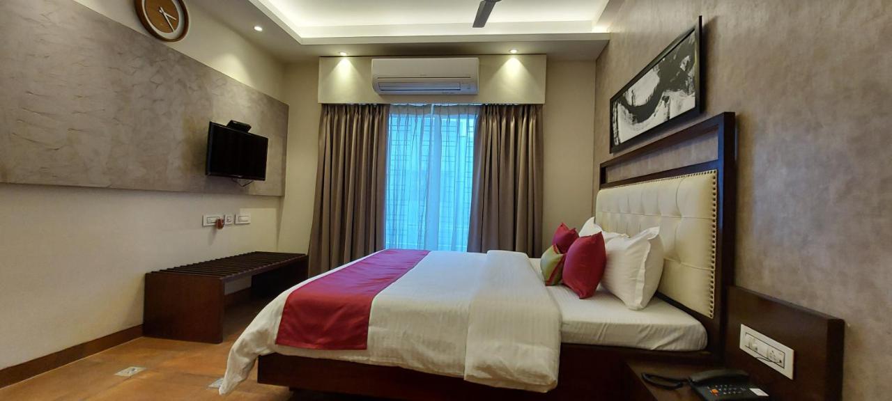 The Palm Aryan - A Boutique Hotel Kolkata Exterior photo
