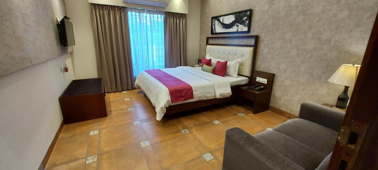 The Palm Aryan - A Boutique Hotel Kolkata Exterior photo
