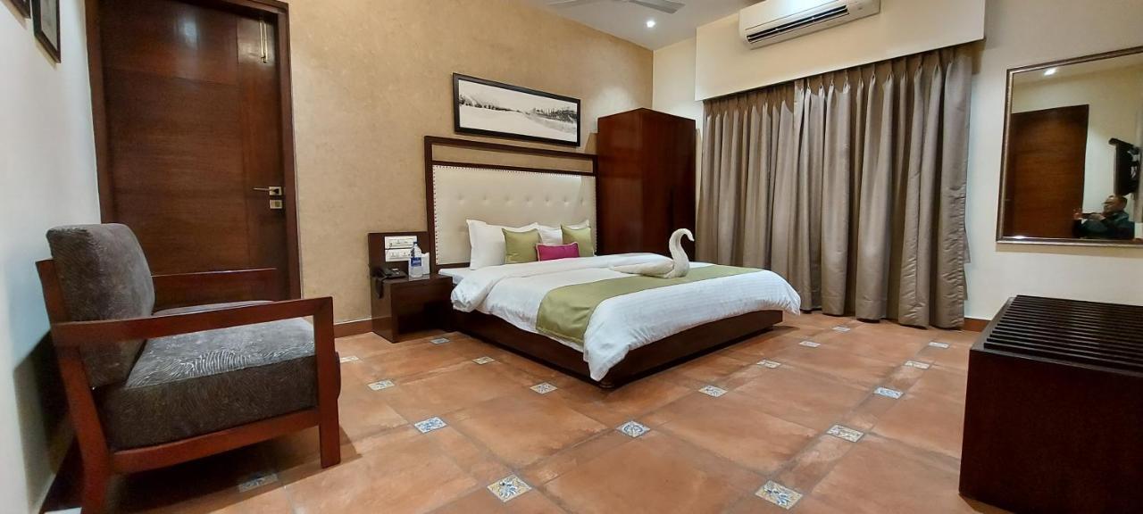 The Palm Aryan - A Boutique Hotel Kolkata Exterior photo