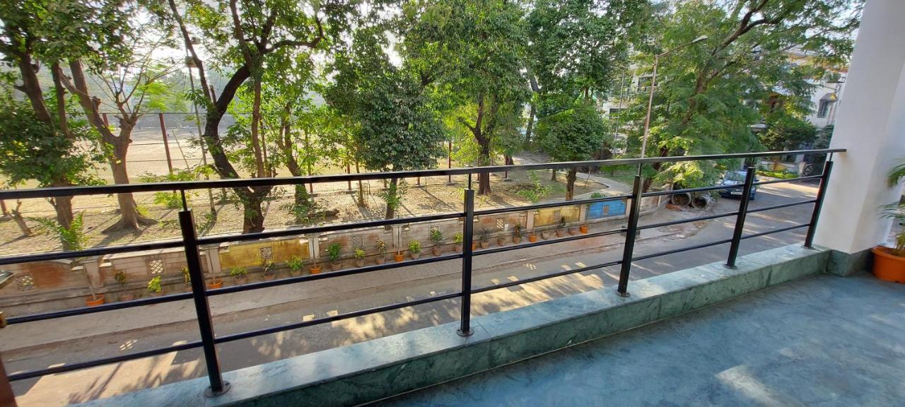 The Palm Aryan - A Boutique Hotel Kolkata Exterior photo