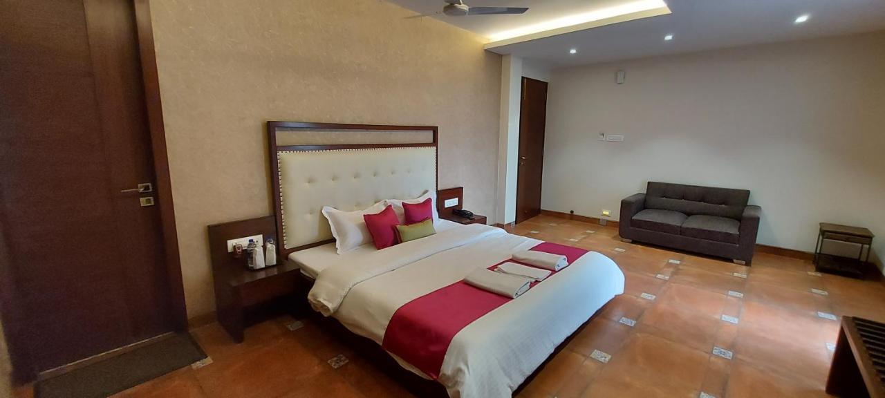 The Palm Aryan - A Boutique Hotel Kolkata Exterior photo